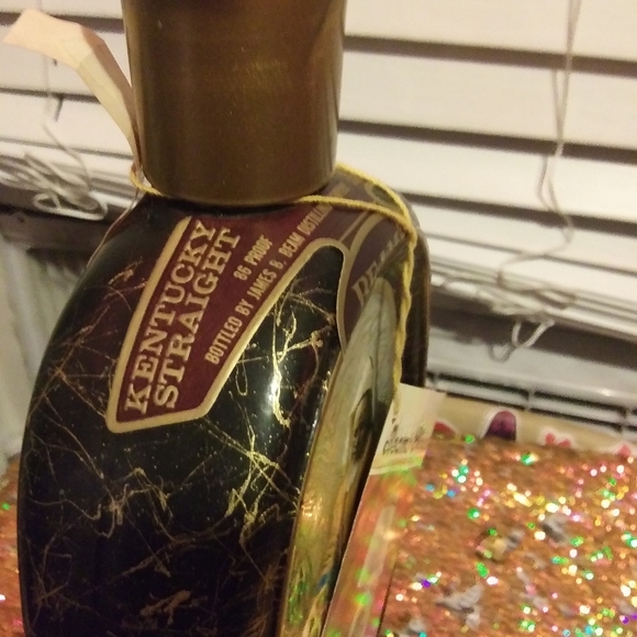 Jim Beam's 1972 Art Collection *Vermeer* bottle - Picture 3 of 7